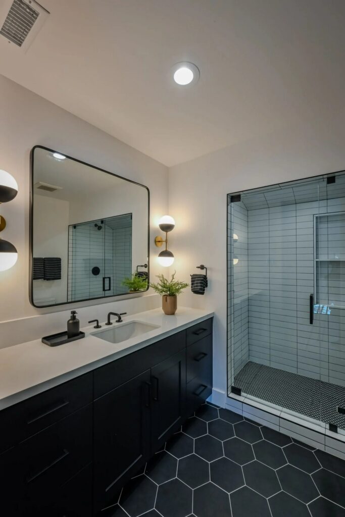 Silver Springs 2023 guest bathroom