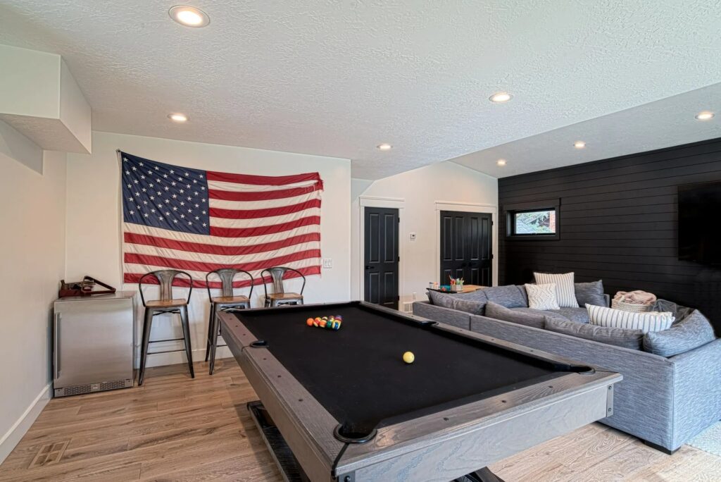 Northshore play room with pool table