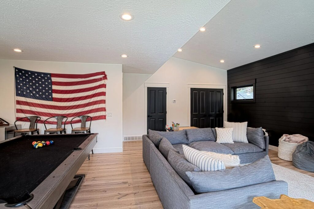 Northshore pool room with couches